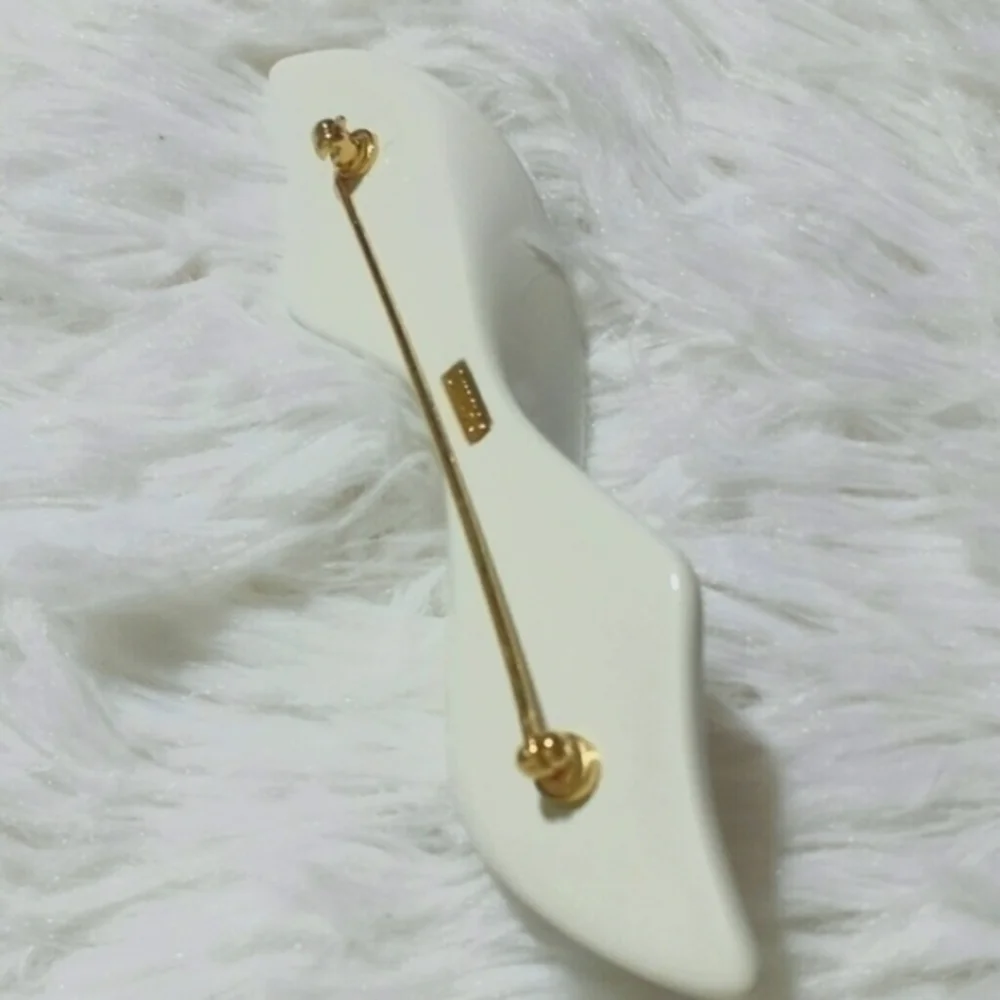 Monet Acrylic Twisty Bar Brooch Pin